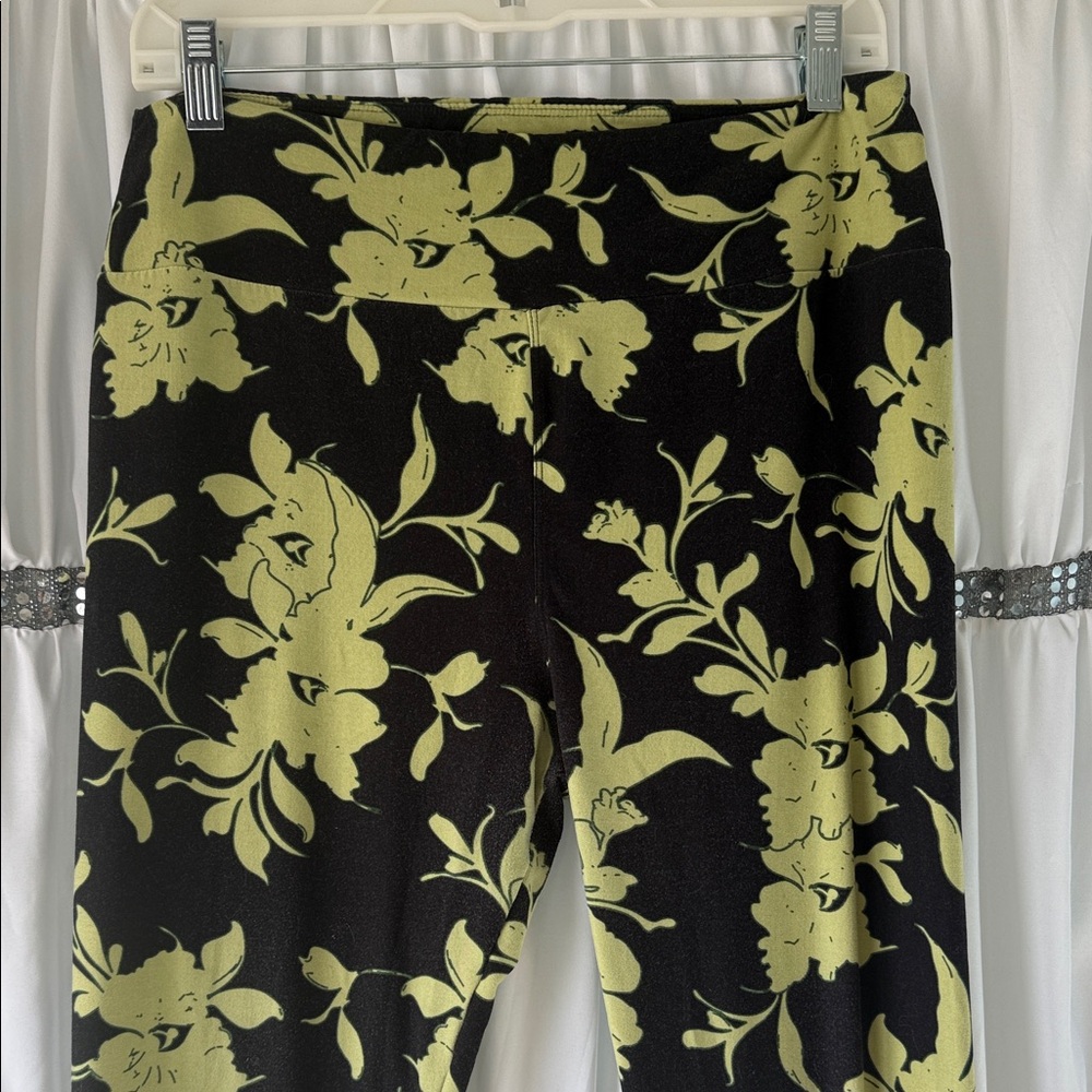 LuLaRoe Black and Lime Leggings